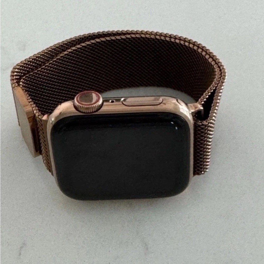 Rose Gold Apple Watch with Mesh Band
